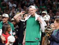 开云APP-独行侠轻取江苏队，塔图姆高光表现