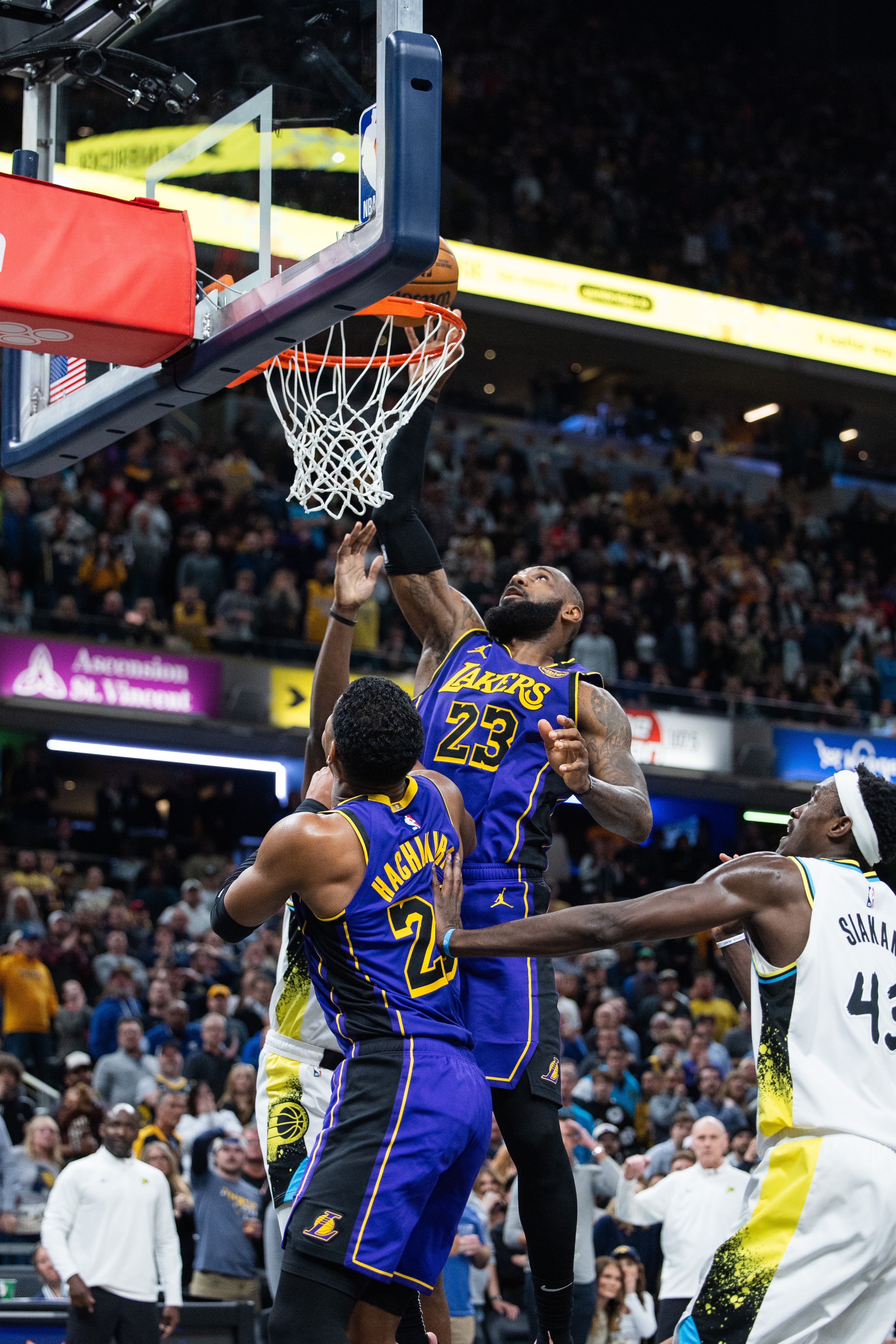 开云体育-包含湖人逆转菲律宾男篮，麦科勒姆关键制胜的词条