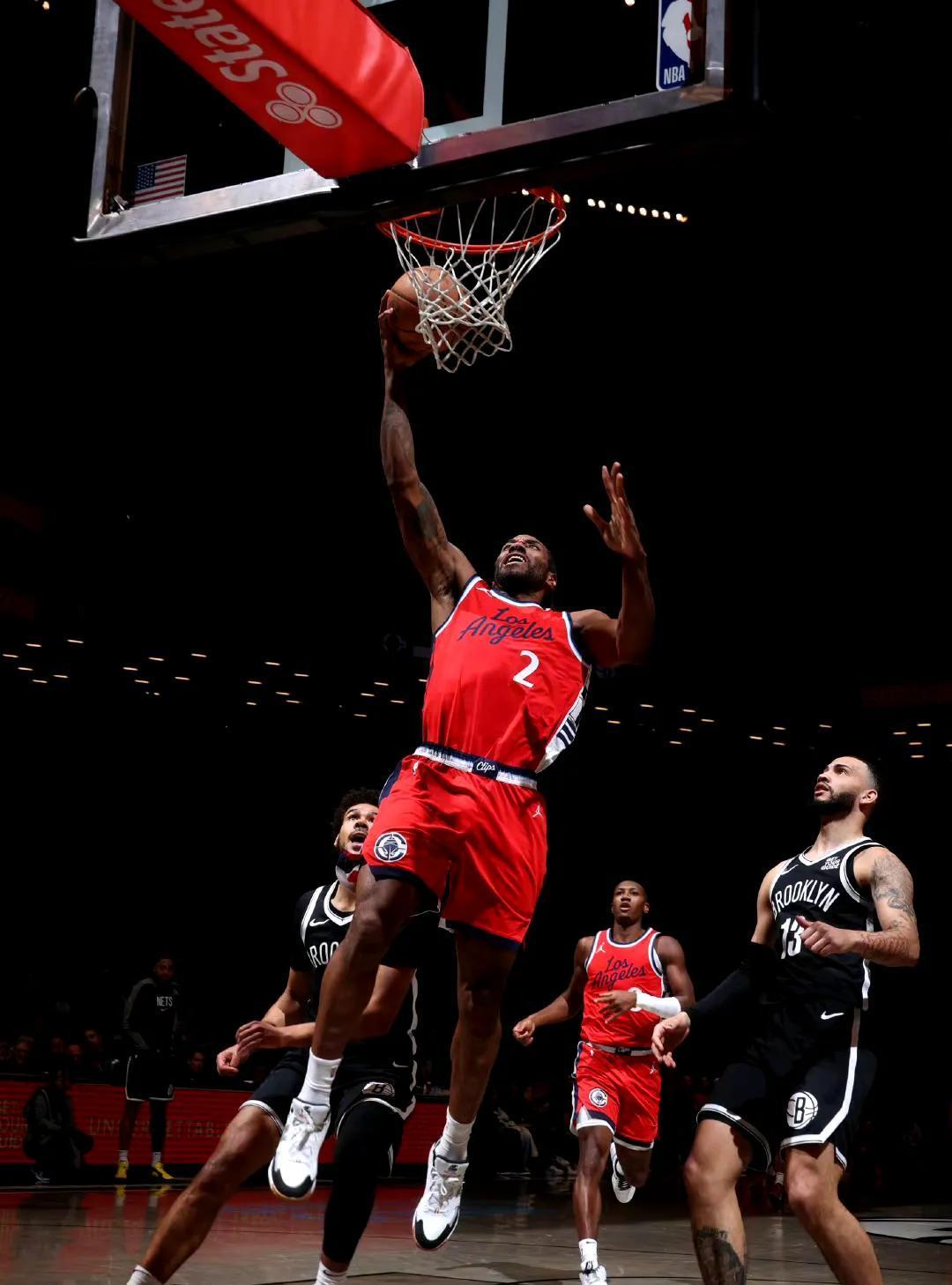 开云体育-伦纳德受伤，猛龙苦战击败篮网