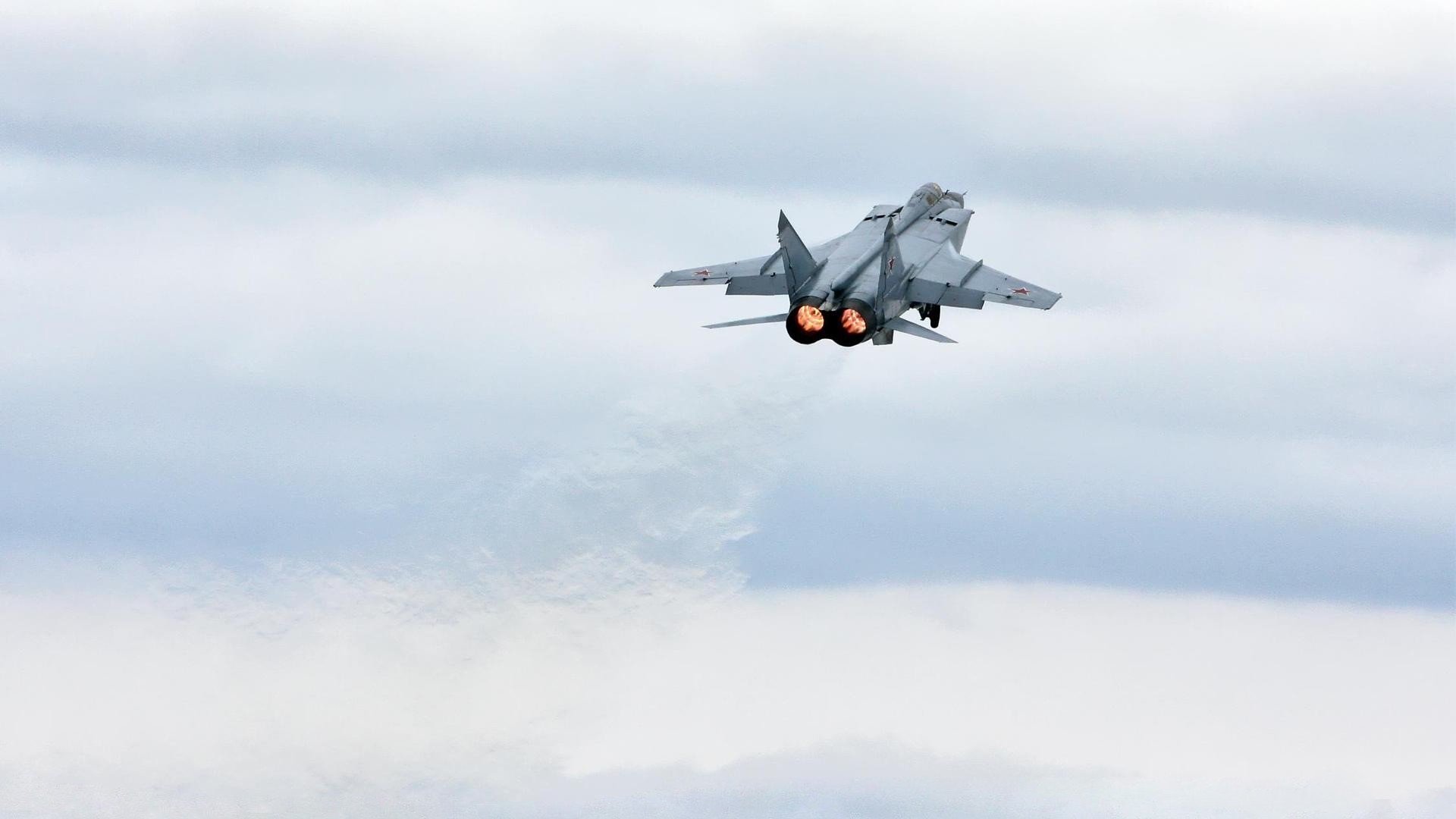 开云体育官方网站-罗德里里程碑闪耀足坛,秘鲁单节狂飙击退加拿大