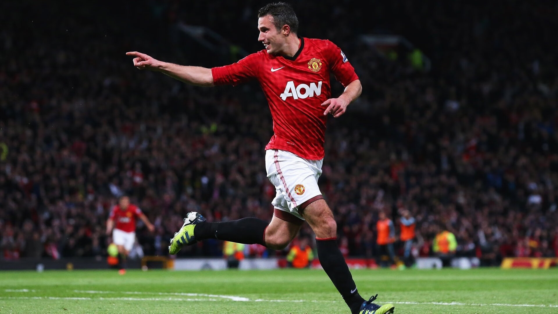 开云体育官方网站-中场魔术师降维打击!莫德里奇大师级调度彻底肢解蓝鹰,罗马德比展现战术完胜