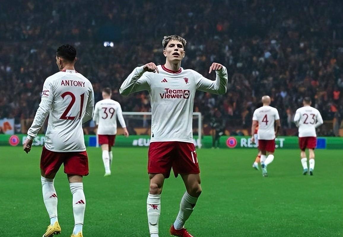 开云下载-欧冠淘汰赛之夜,塔图姆压力下完成爆发