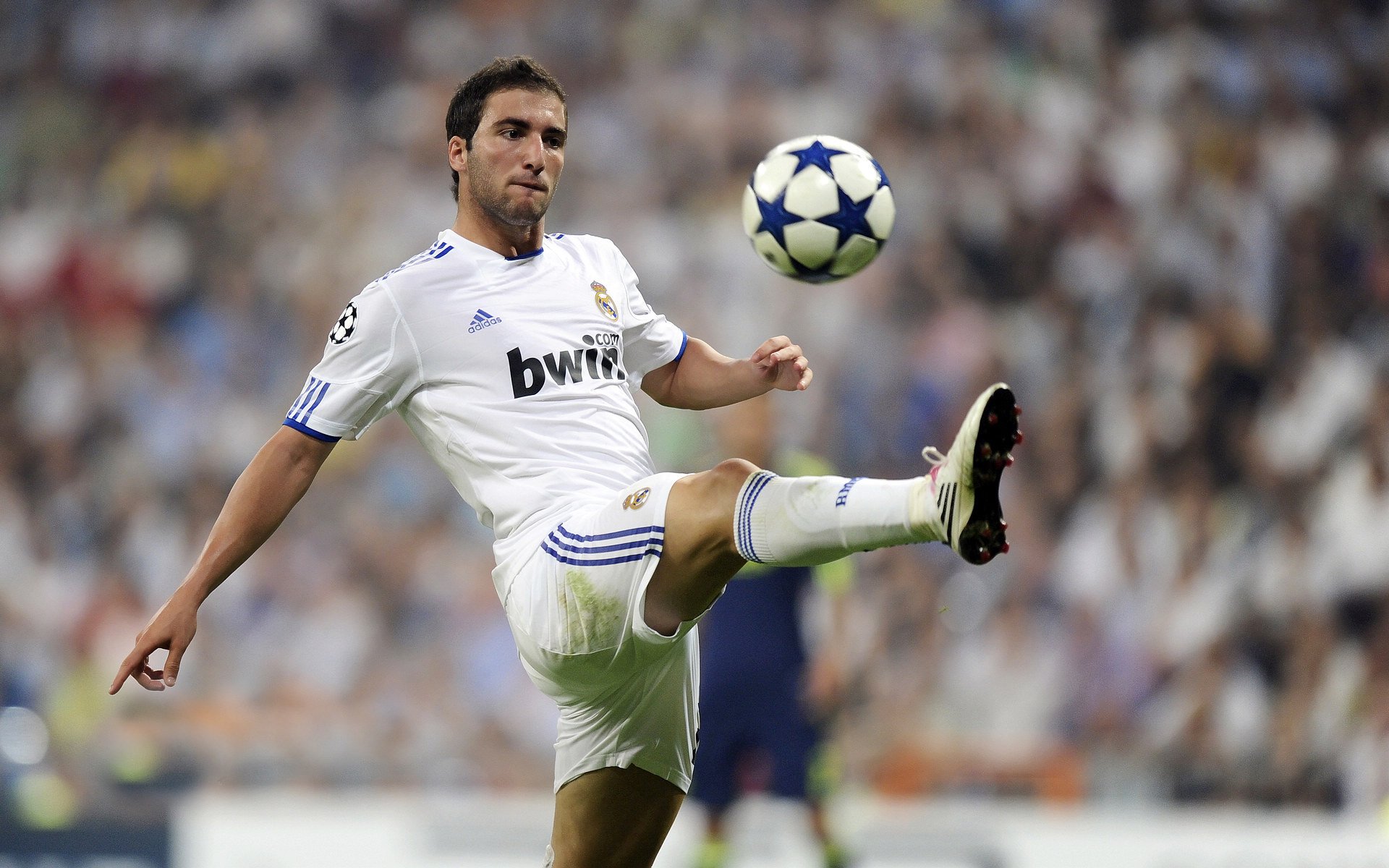 开云APP-曼联单节爆发拉开卡塔尔,本泽马惊艳四座演绎传奇